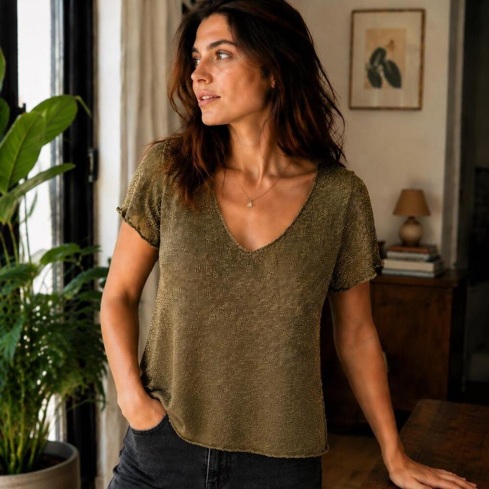 White + Warren Gold Metallic Shimmer V Neck Knit Sweater Top L